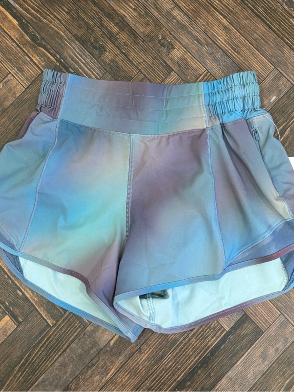 NWT Lululemon Hotty Hot High Rise Shorts 2.5" In Chroma Drift Blue Multi Size 2 - Picture 2 of 6